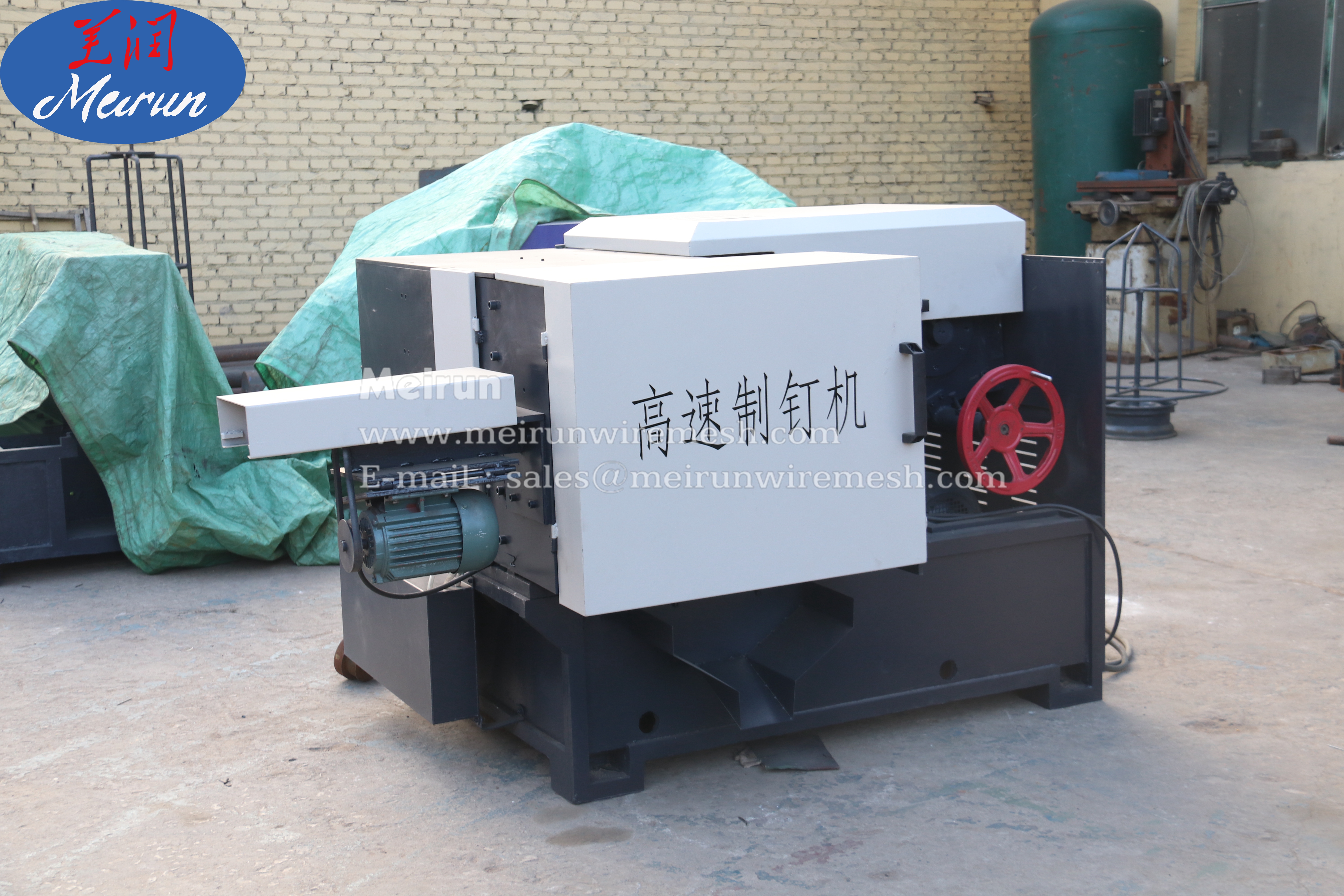Middle speed nail making machine 