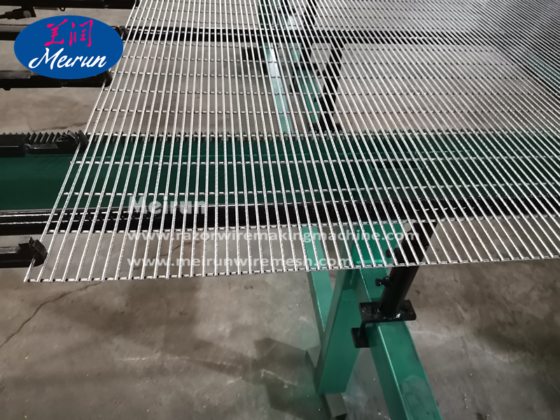 358 Wire Mesh Fence Safety Mesh Fence Welding Machine