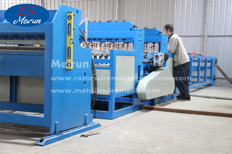 Razor Barbed Wire Welded Fence Machine