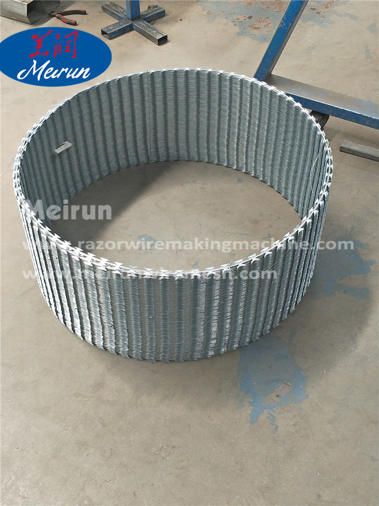 Razor Barbed wire fence making machine 