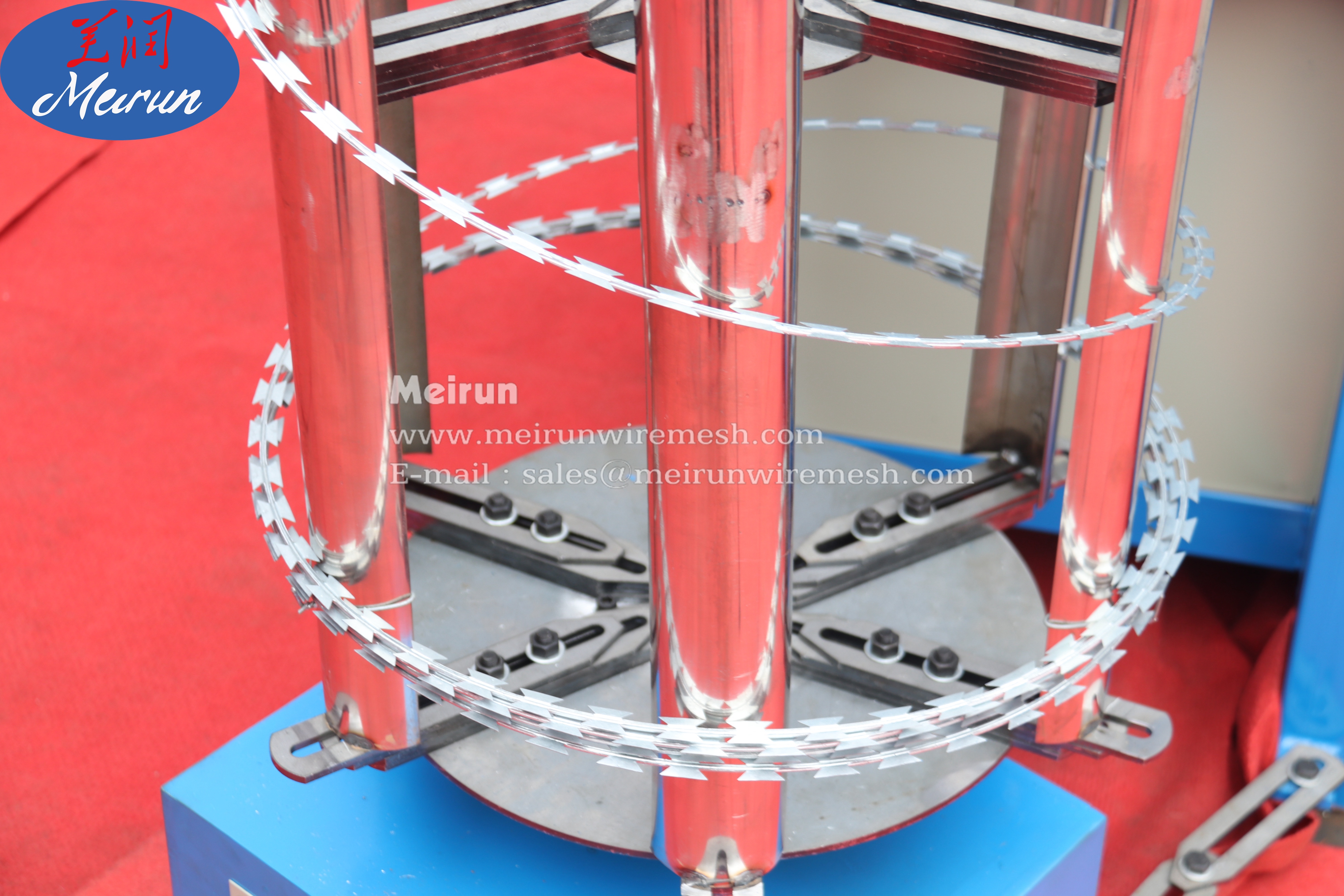  Razor Barbed Coiling Wire Machine And Forming Machine Produce Line 
