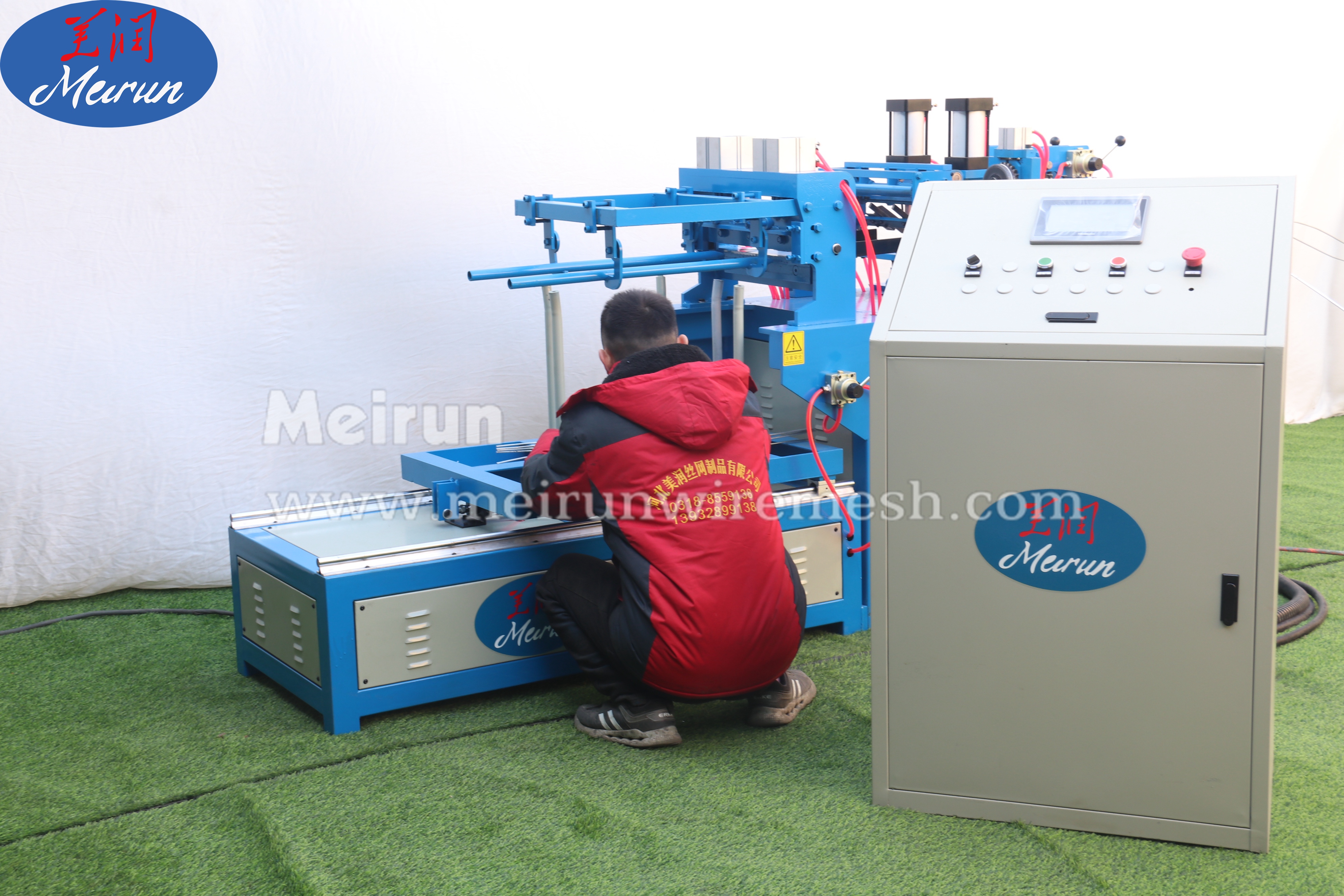 Welded brick wire mesh fence making 