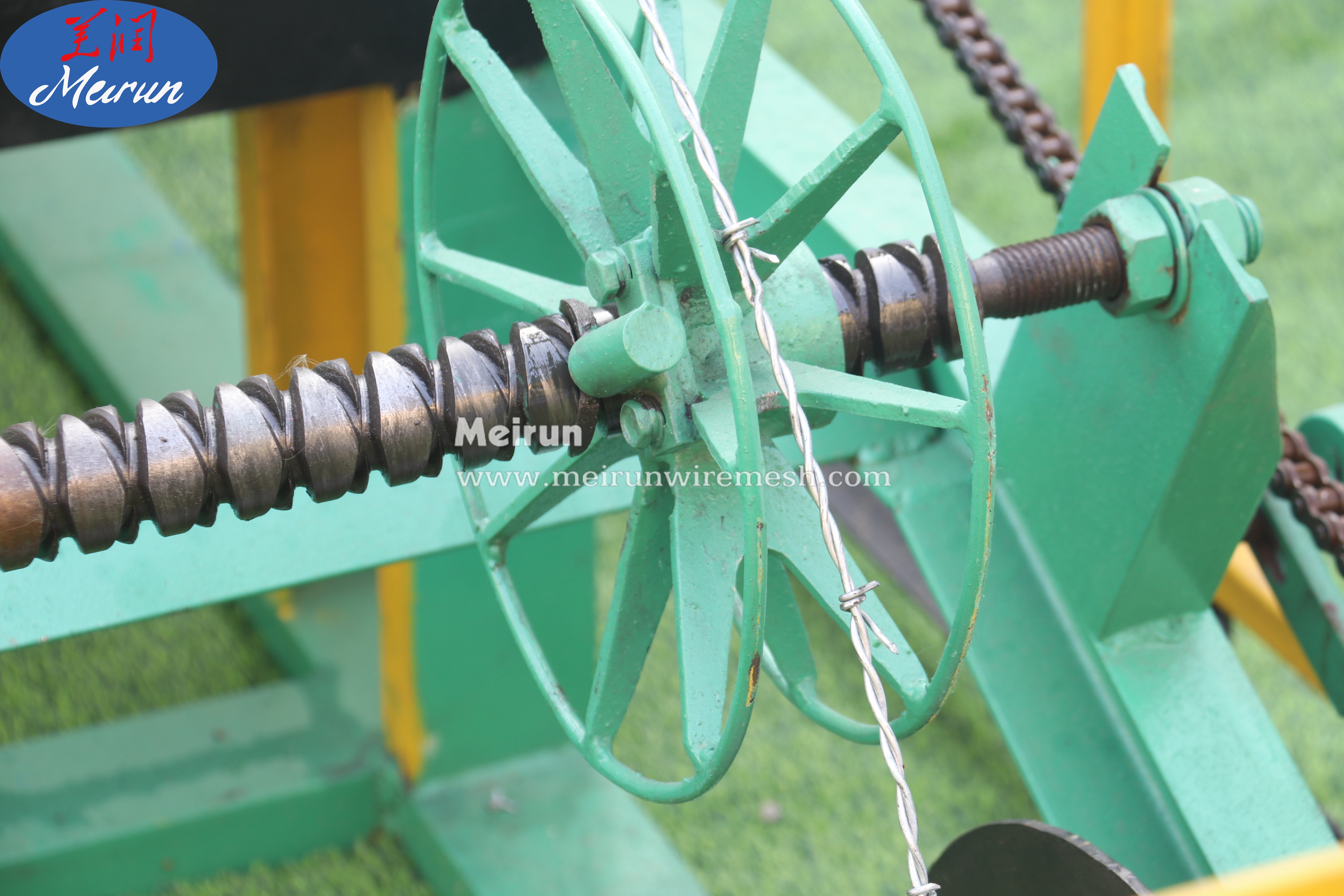 ISO 9001 Factory Common Barbed Wire Fence Making Machine