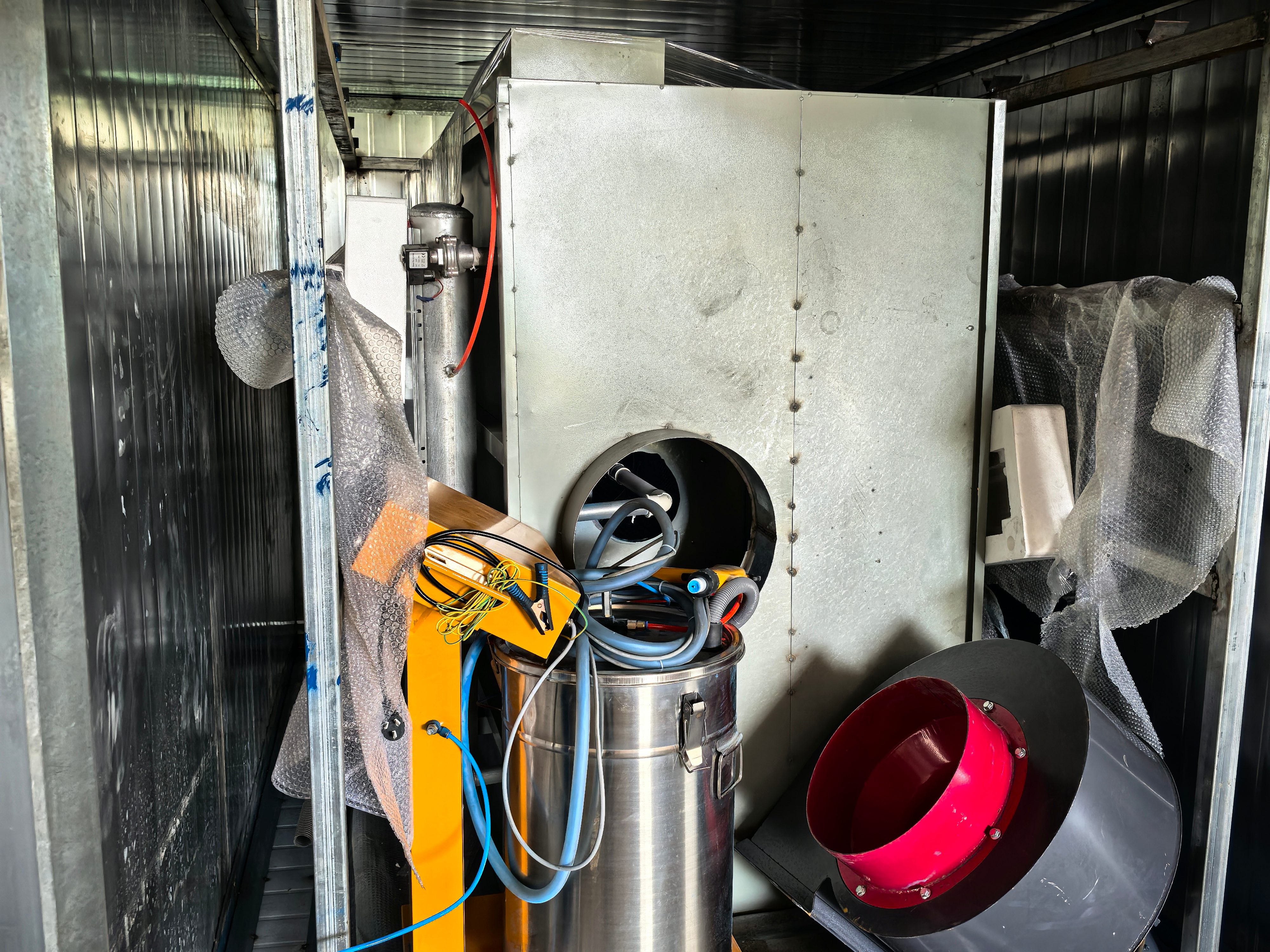 Easy-to-Operate & Maintain PVC Electrostatic Powder Coating Spray Booth Equipment for Clothes Hangers