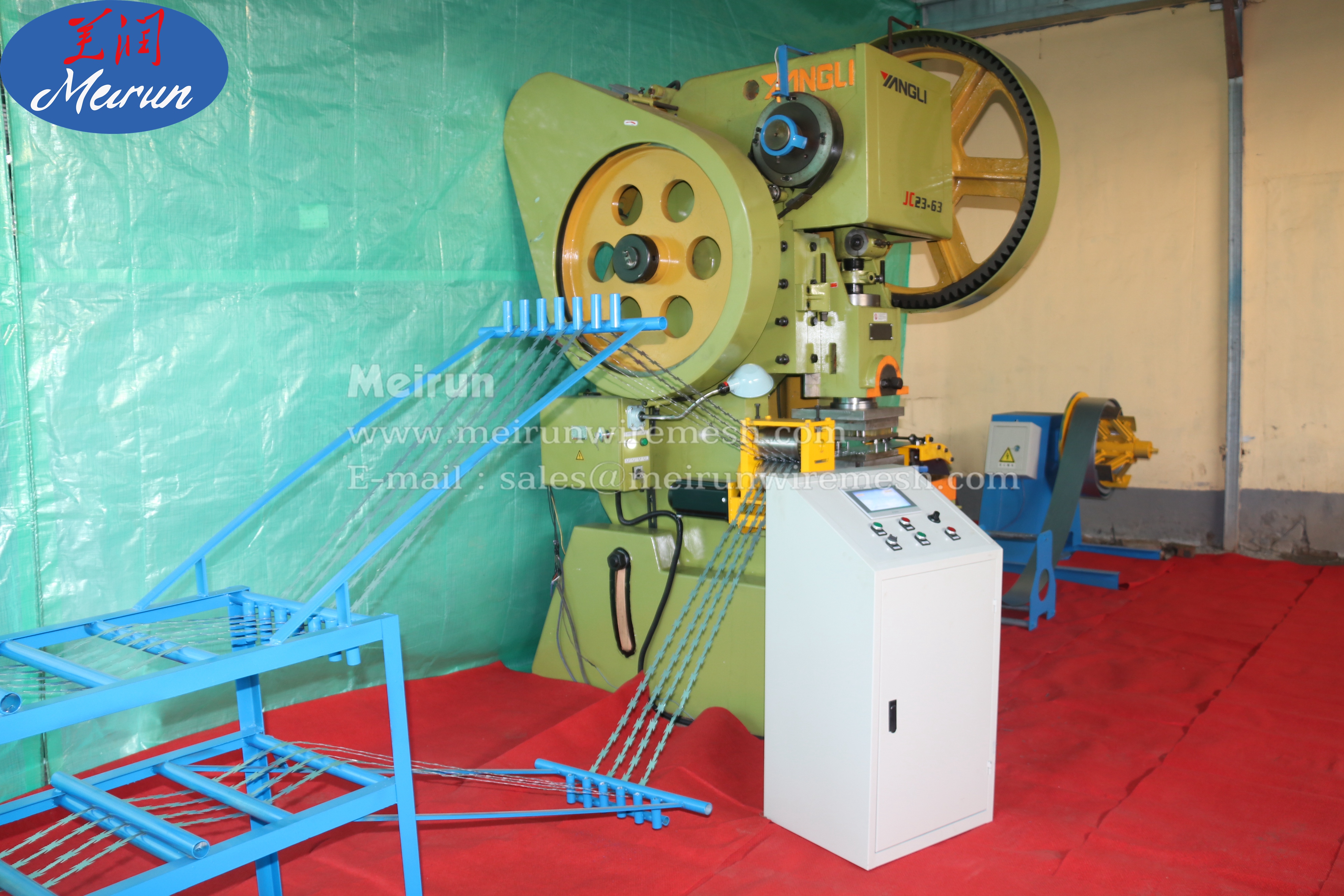 Concertina Barrier Razor Barebd Wire Making Fence Machine 