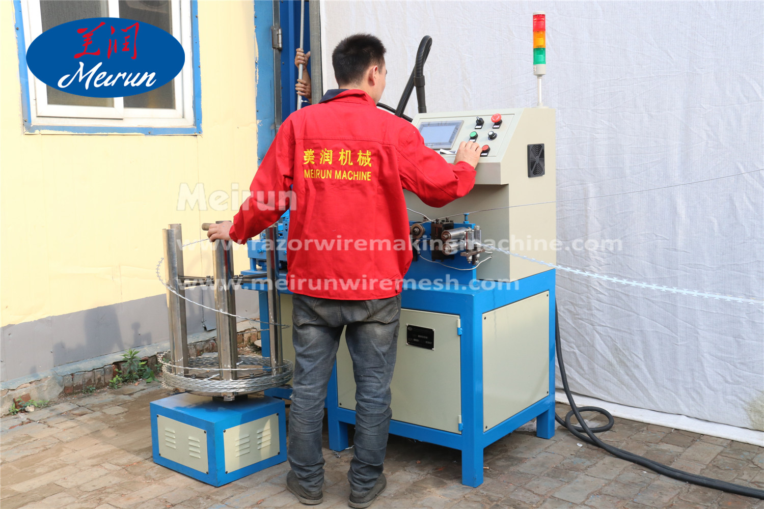 Razor Barbed wire fence making machine 