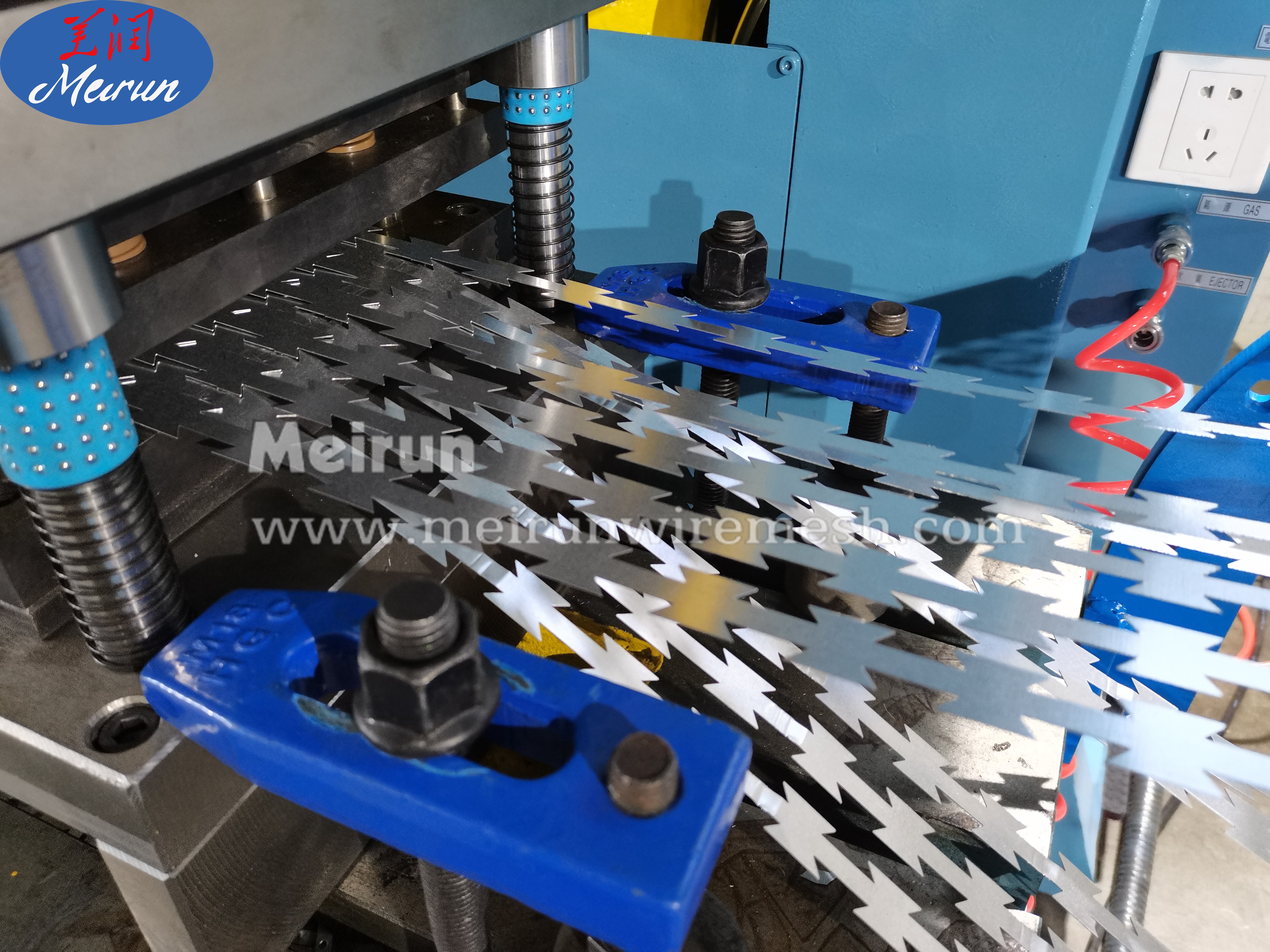 Razor Barbed Wire Fence Machine 