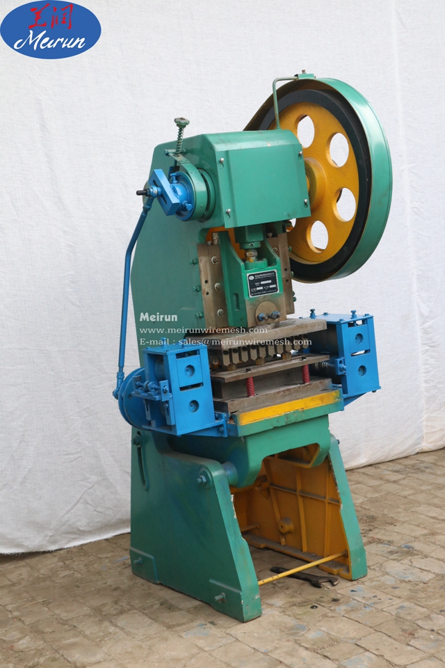  Corner Bead Machine Steel Corner Angle Beading Making Machine Manufacturer (CE Certificate)