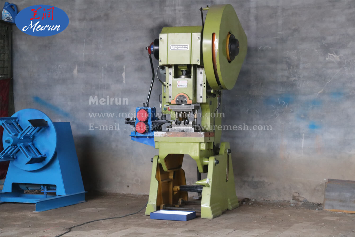 Concertina Razor Barbed Wire Clip Making Machine 