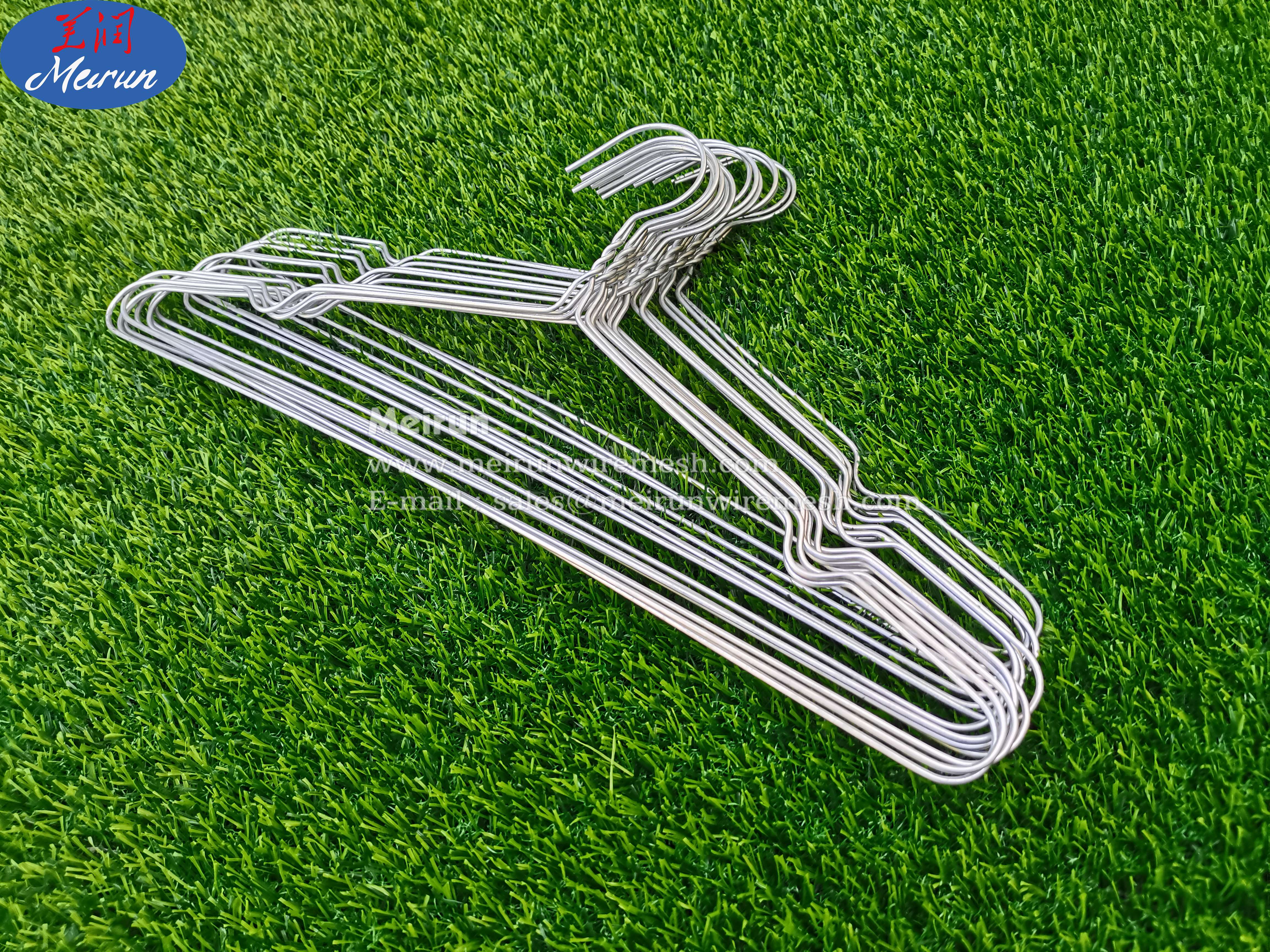 Laundry hanger making machine