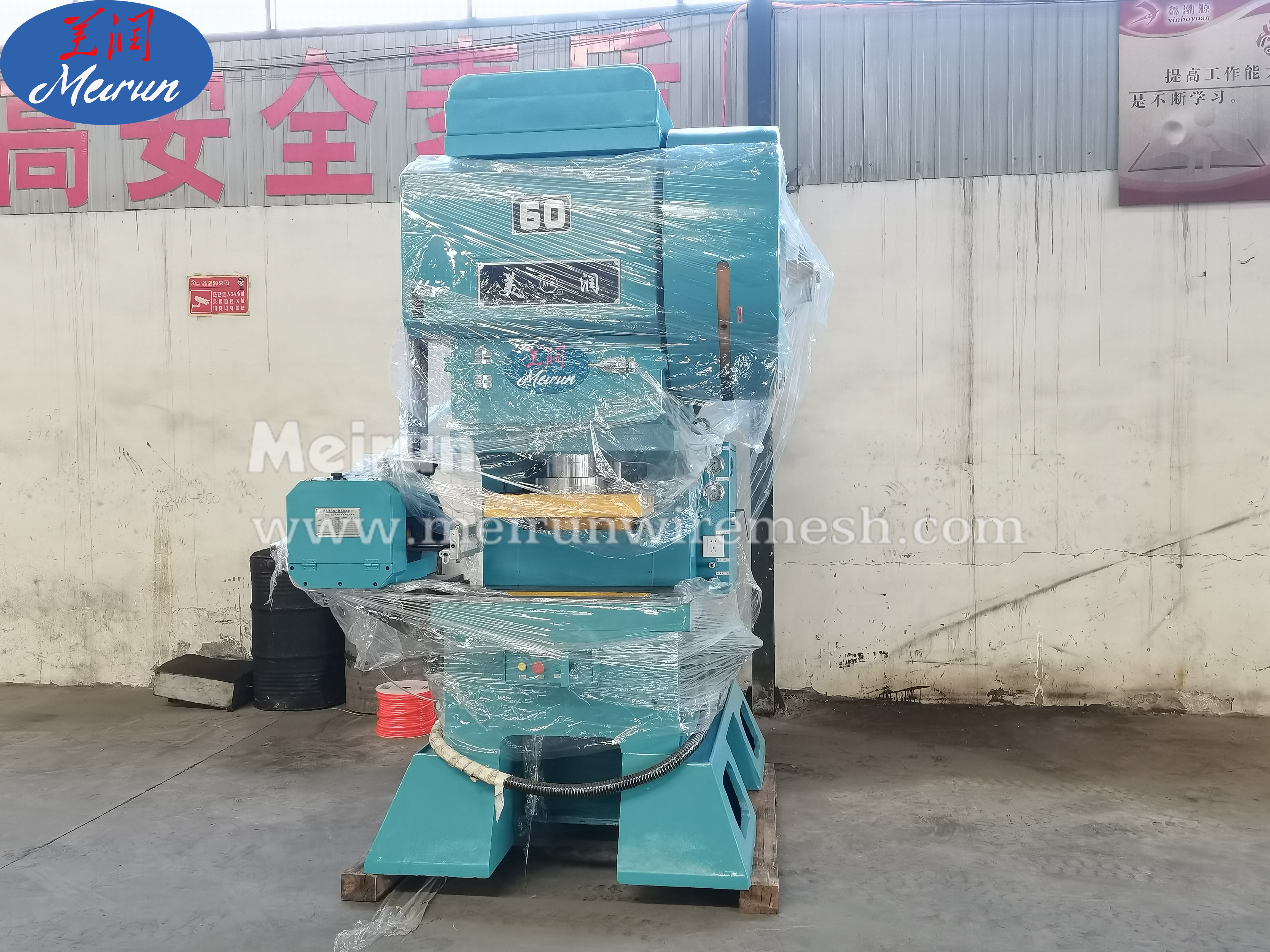 BTO-22 Concertina Razor Barbed Wire Price And Mobile Razor Wire Barrier Trailer