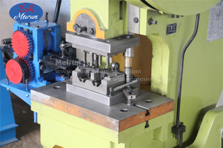 Concertina Razor Barbed Wire Clip Making Machine 
