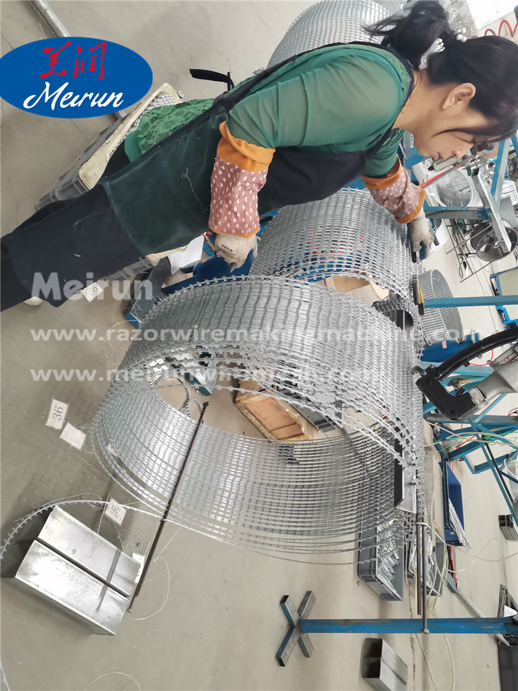 Barrier concertina razor barbed wire fence making machine