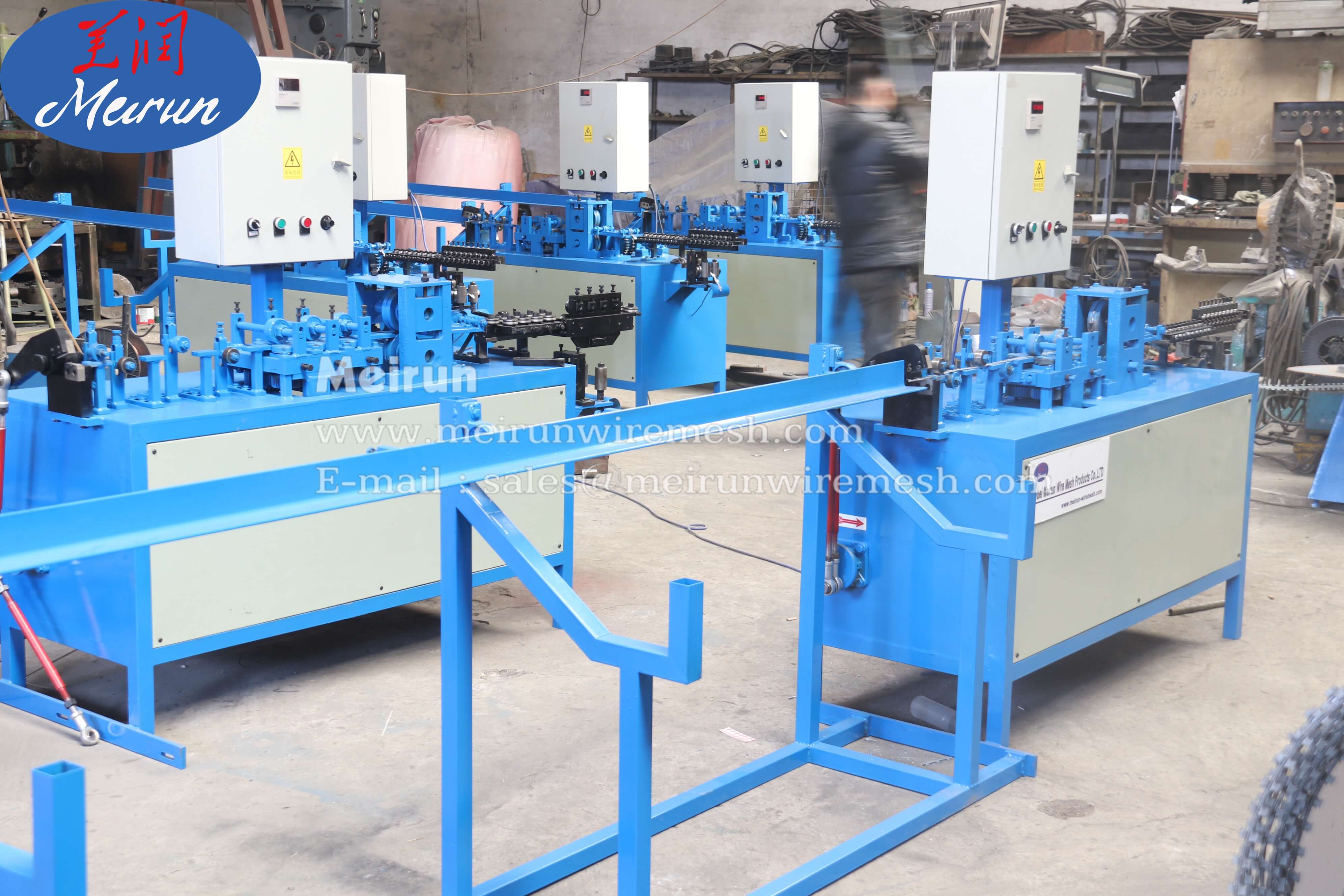 Razor barbed wire mesh panel fence welded Aligning and cutting machine 