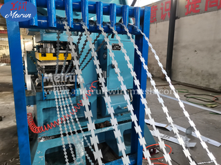 High Field Automatic Razor Barbed Fence Farm Machine Installer