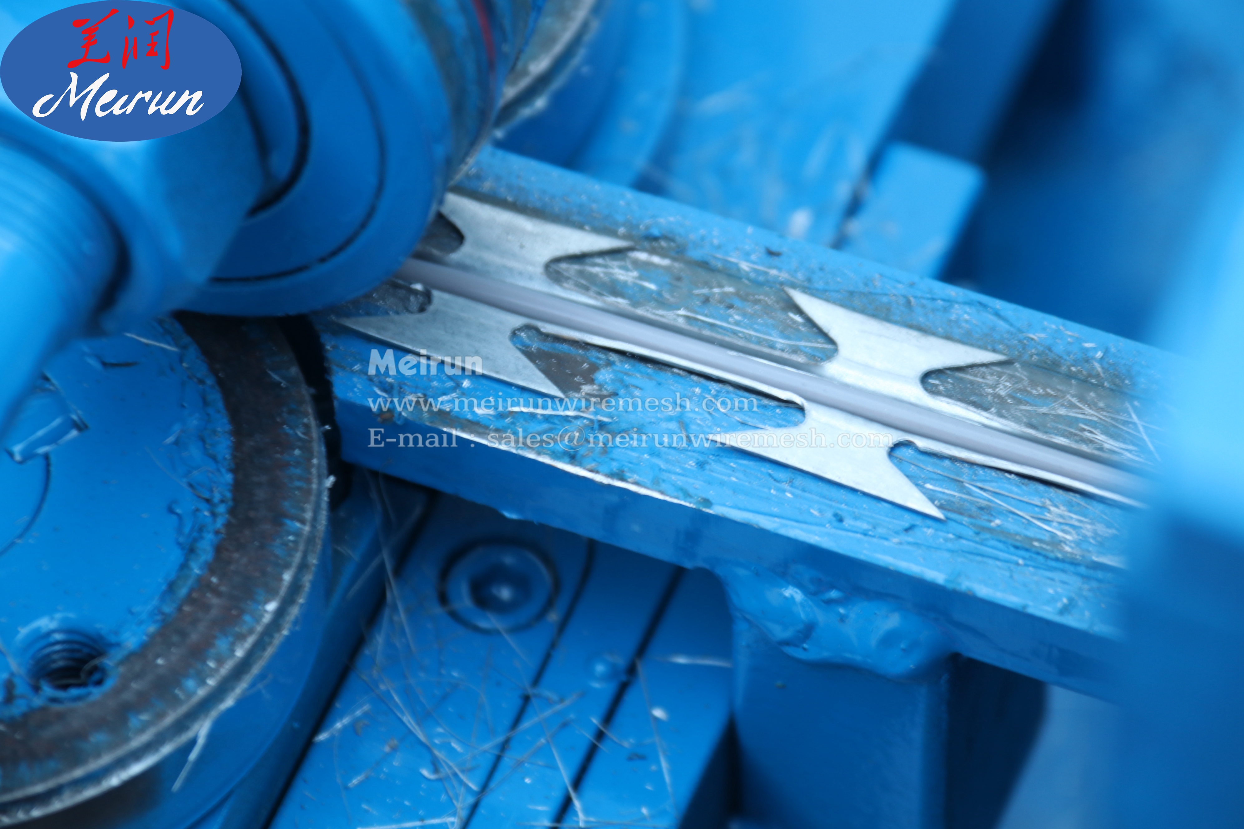 Razor Barbed Wire Fence Coiling And Warping Machine 