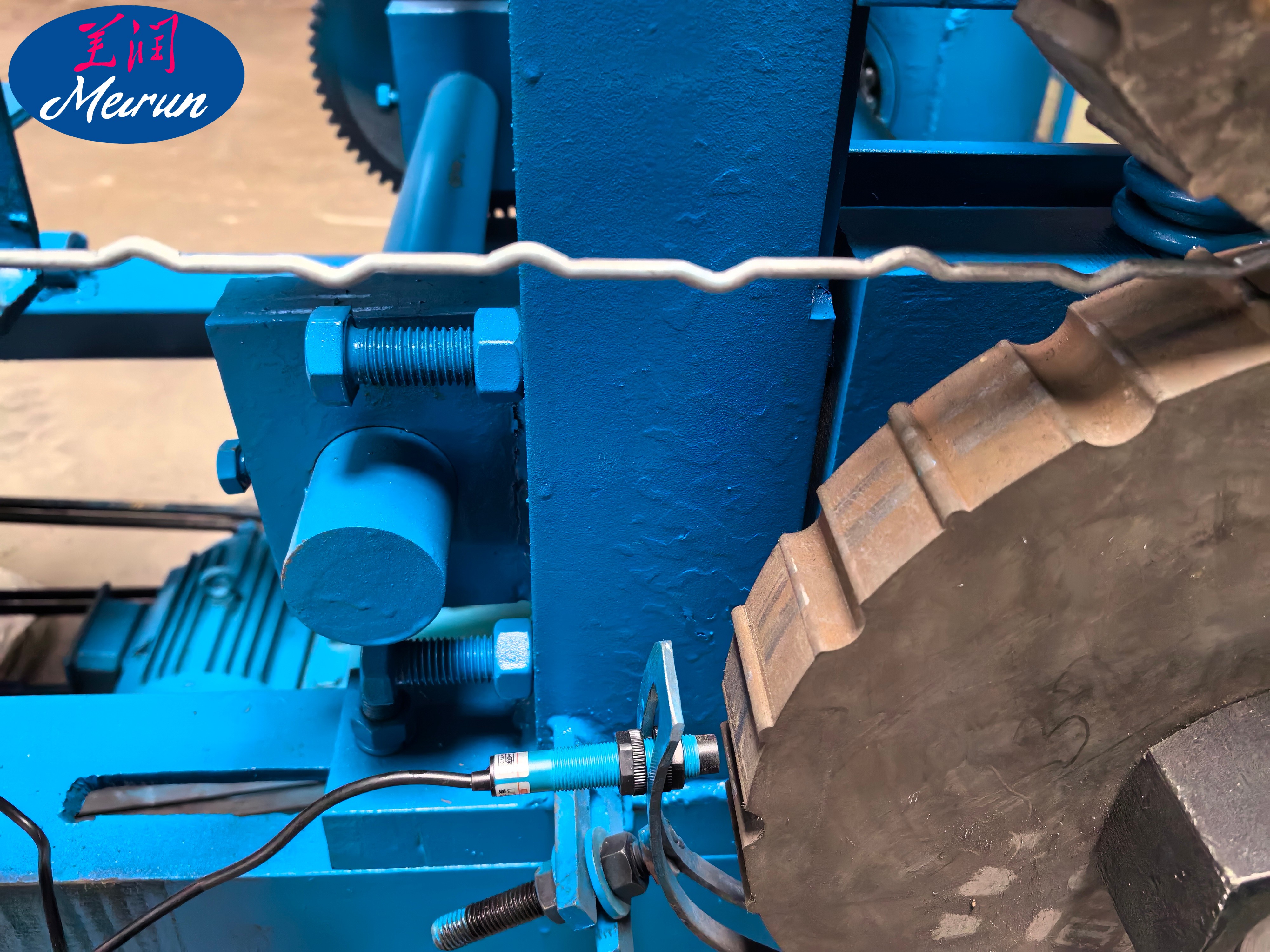 2-6mm Vibrating Screen Crimped Wire Mesh Weaving Loom 