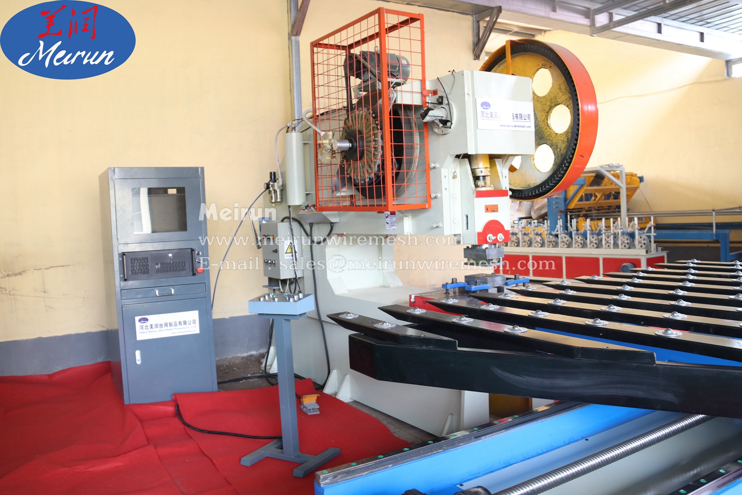 Perforated Metal Mesh Machine / Punching Hole Metal Machine