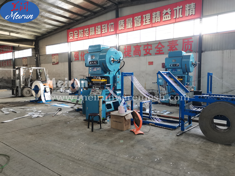 Razor Barbed Wire Fence Machine 