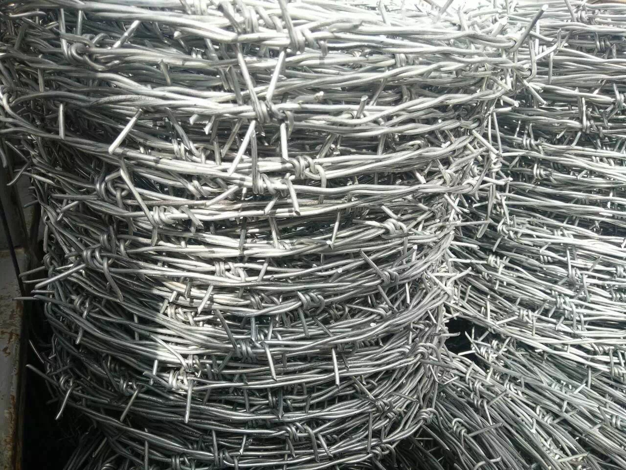 Factory Direct Single And Double Strand Barbed Wire Making Machine