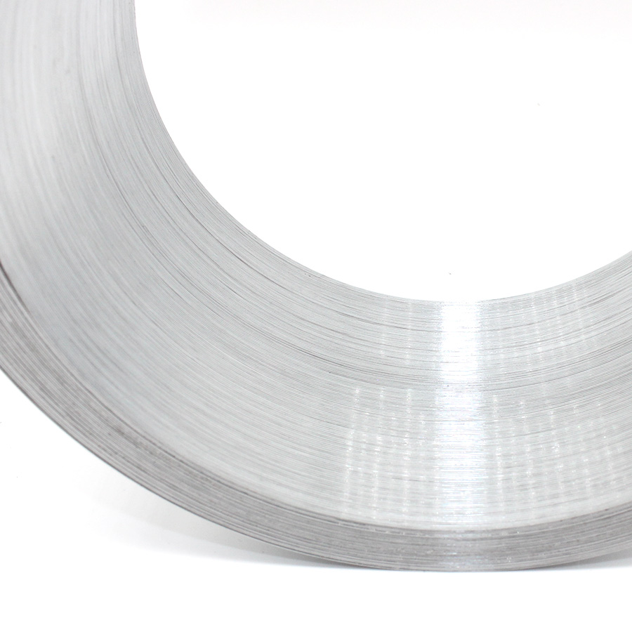 &Ouml;zelleştirilmiş Galvanizli Zımba Tel Bandının yakın &ccedil;ekimi