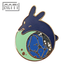 Gold-plated Lapel Pin Woman Lapel Pin on Shirt