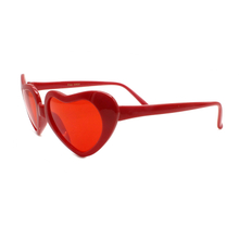2022 New Customized Design Glasses Vogue Travel Heart Shape Red Women Sunglasses