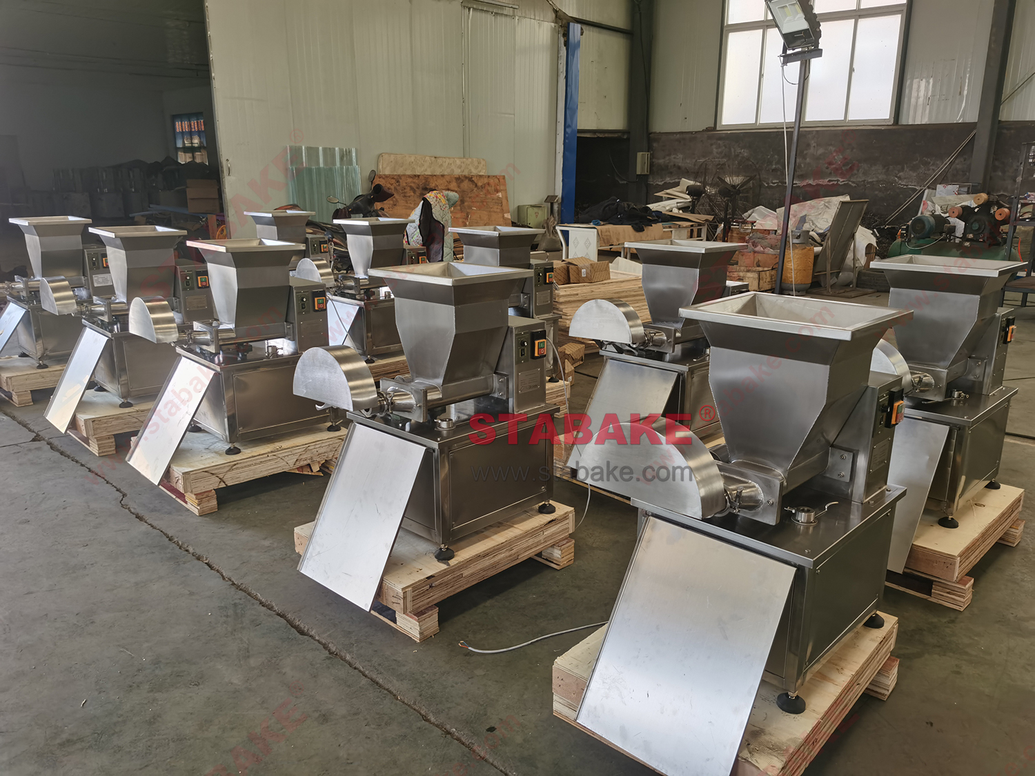 dough cutting machine