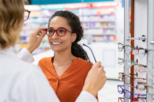 Do You Know Which Eyeglasses Coatings Are Right For You?