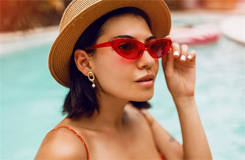 Seeing Red: The Best Red Glasses for Your Complexion