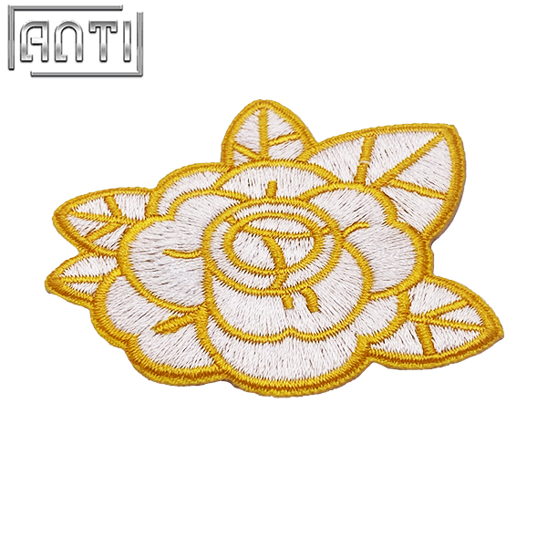 Custom Cartoon Beautiful White Rose Embroidery Boutique Art Excellent Design Yellow Silk Yarn Embroidery Applique For Girls Gift