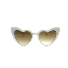 New Fashion Love Frames Sunglasses Heart Shaped Plastic Discount Wholesale Retro Unisex Sun Glasses for Women Man