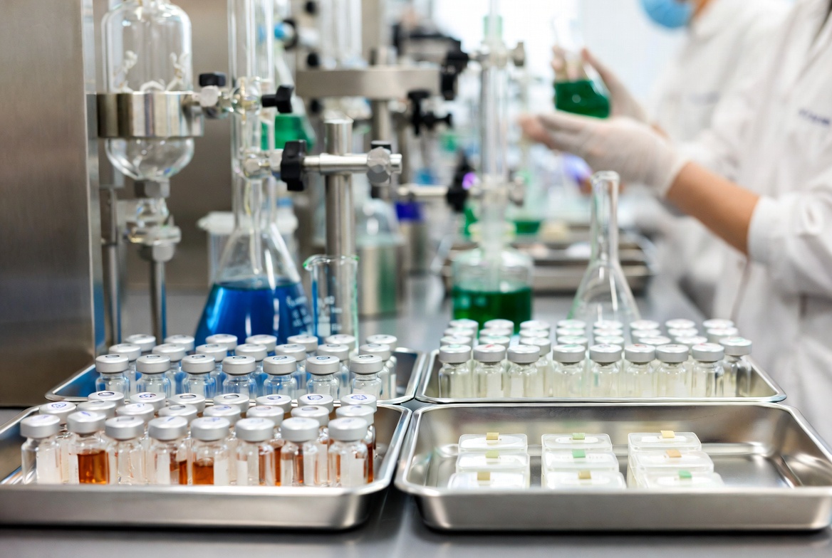 B2B Cosmetic Ingredient Manufacturing Lab Scene