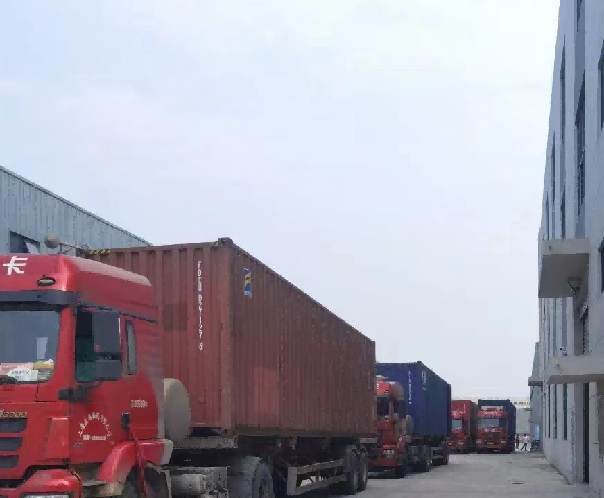 Deshengxin final inspection and shipping workshop — EFU and FFU products undergoing final quality checks before packaging and shipment to global semiconductor, pharmaceutical, and electronics clients
