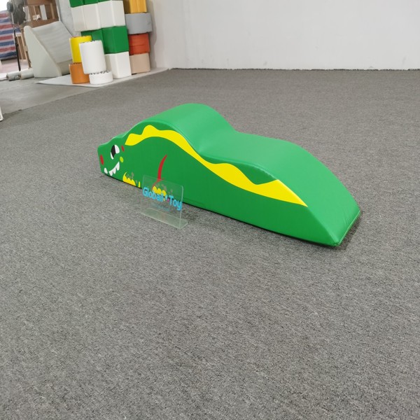 rampa-de-juego-suave-dise&ntilde;o-de-cocodrilo-verde-centro-de-juegos-de-gimnasio-para-ni&ntilde;o-ni&ntilde;o-mayorista