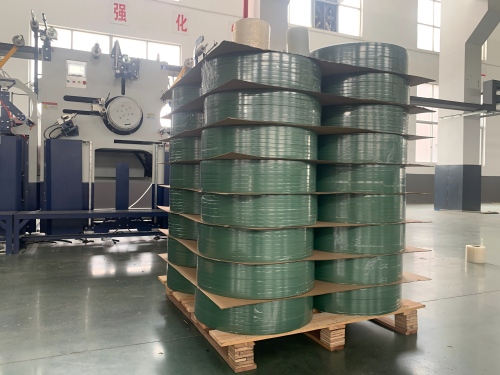 PET rouleaux de cerclage utilis&eacute;s pour l'emballage de palettes et la s&eacute;curisation de charges industrielles