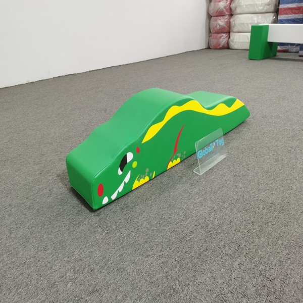 F&aacute;brica-de-equipos-de-juegos-para-juegos-interiores-con-tema-animal-verde-rampa-de-olas-de-juego-suave