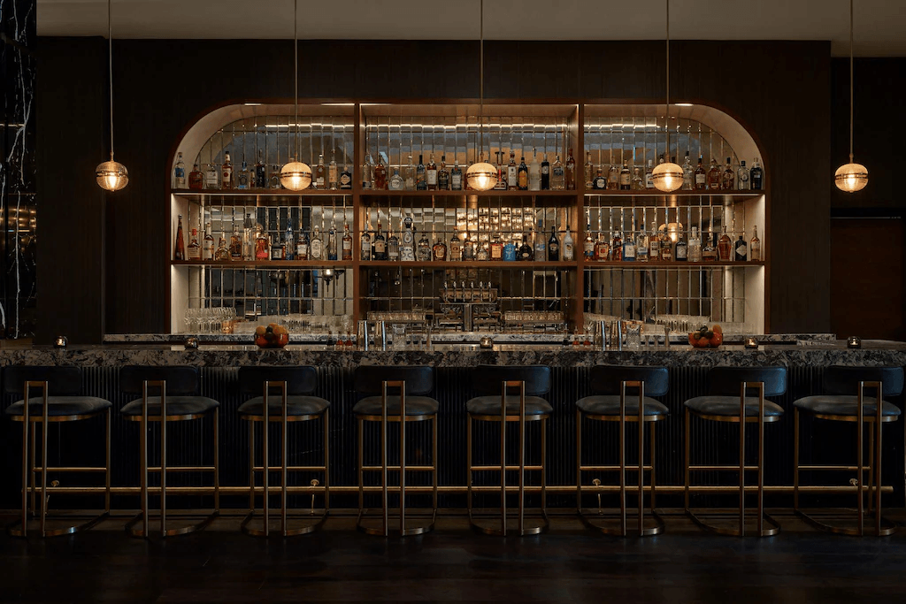Ma&szlig;geschneiderte Einbaum&ouml;bel f&uuml;r die Wet-Bars des InterContinental Hotels