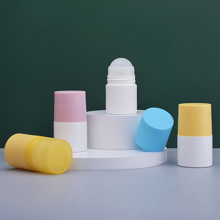 Botella de bola de rodillo de plástico blanco con tapa Bule de 50ml para desodorante líquido 