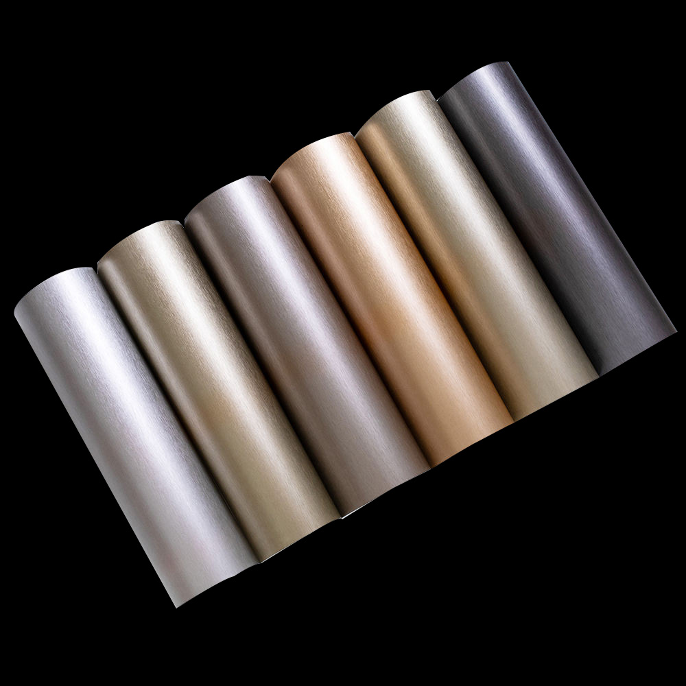 Dekorativn&iacute; f&oacute;lie z kart&aacute;čovan&eacute;ho metalick&eacute;ho polypropylenu na n&aacute;bytkov&eacute; panely
