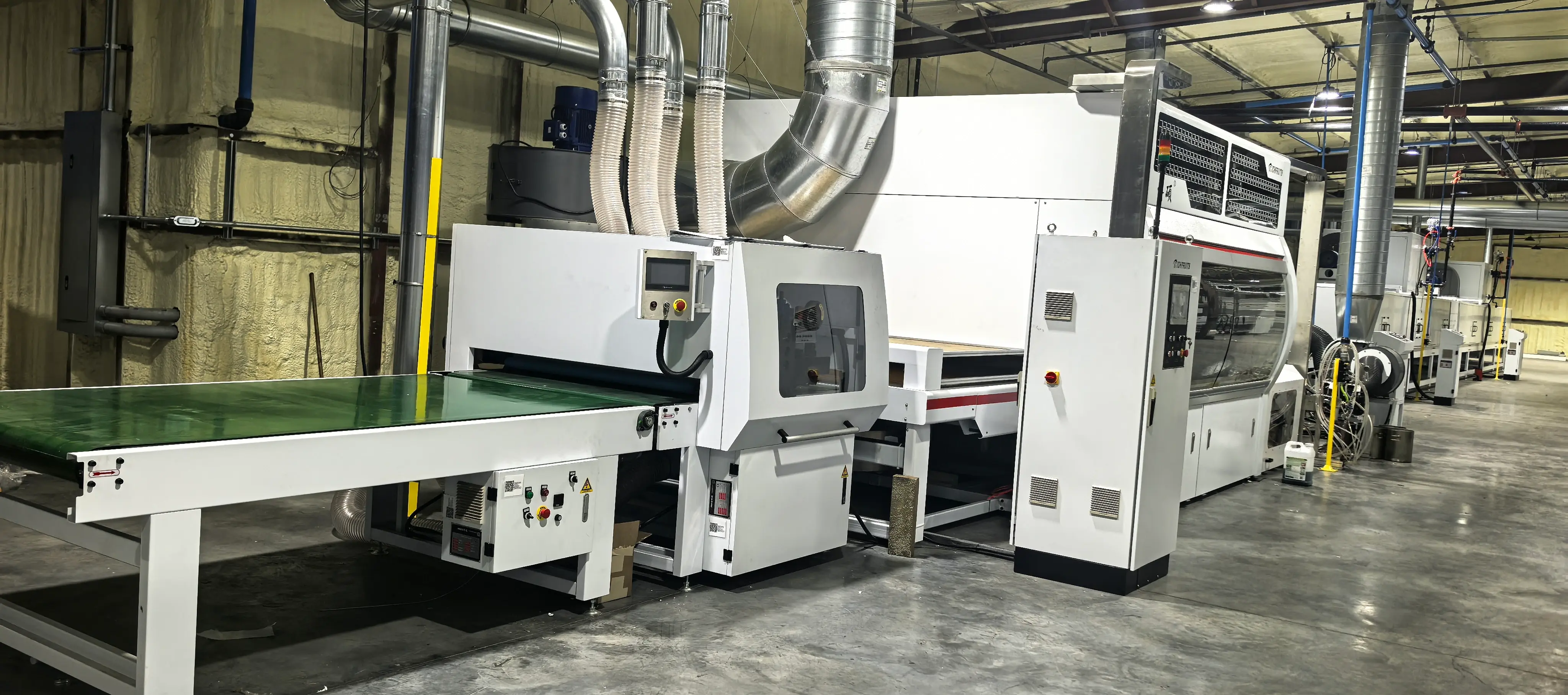 Linha de revestimento autom&aacute;tica com equipamento h&iacute;brido integrado de secagem de tinta