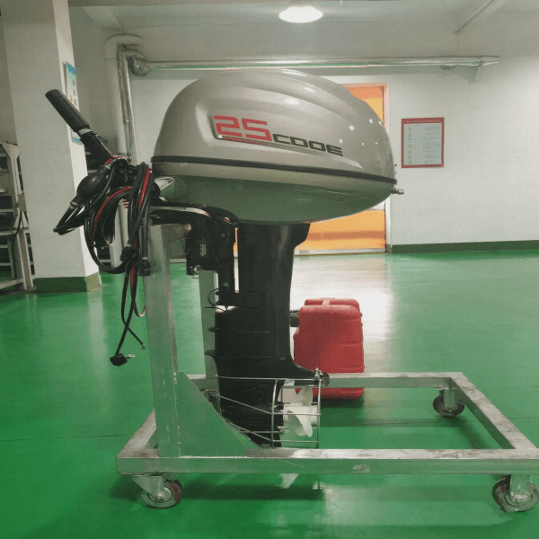 Bočn&yacute; pohľad na dieselov&yacute; pr&iacute;vesn&yacute; motor D25
