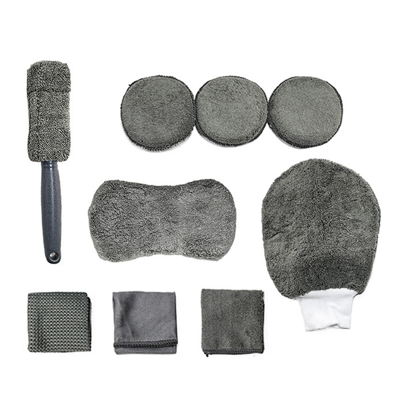 Kit essenziale per la pulizia dell'auto (1).jpg