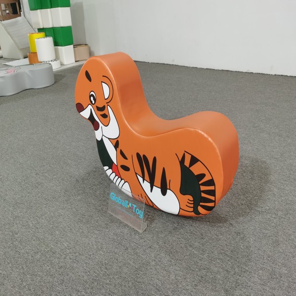 F&aacute;brica-de-patio-de-juegos-interior-de-dibujos-animados-beige-con-asiento-de-le&oacute;n-soft-play