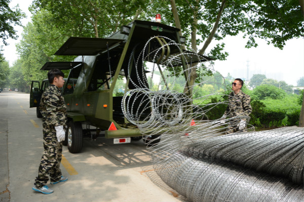 ZhengYang----Rapid Deployment Barrier 