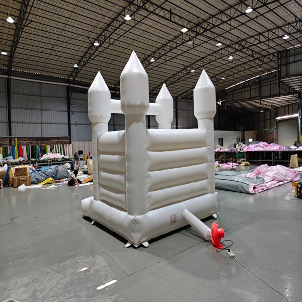 beyaz-şişme-kale-fedai-yumuşak oyun-kapalı-parti-kiralama-iş